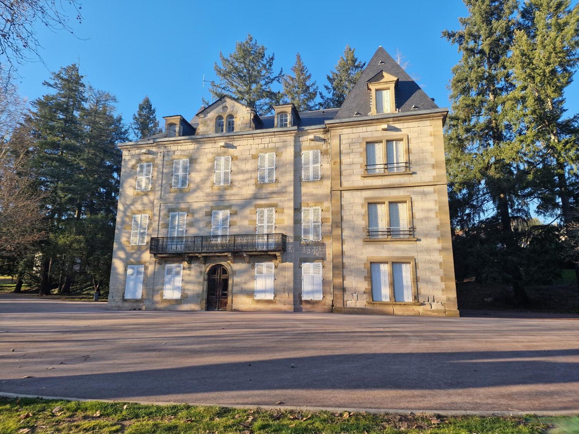 Апартаменты Chateau De Serignac Malemort Экстерьер фото