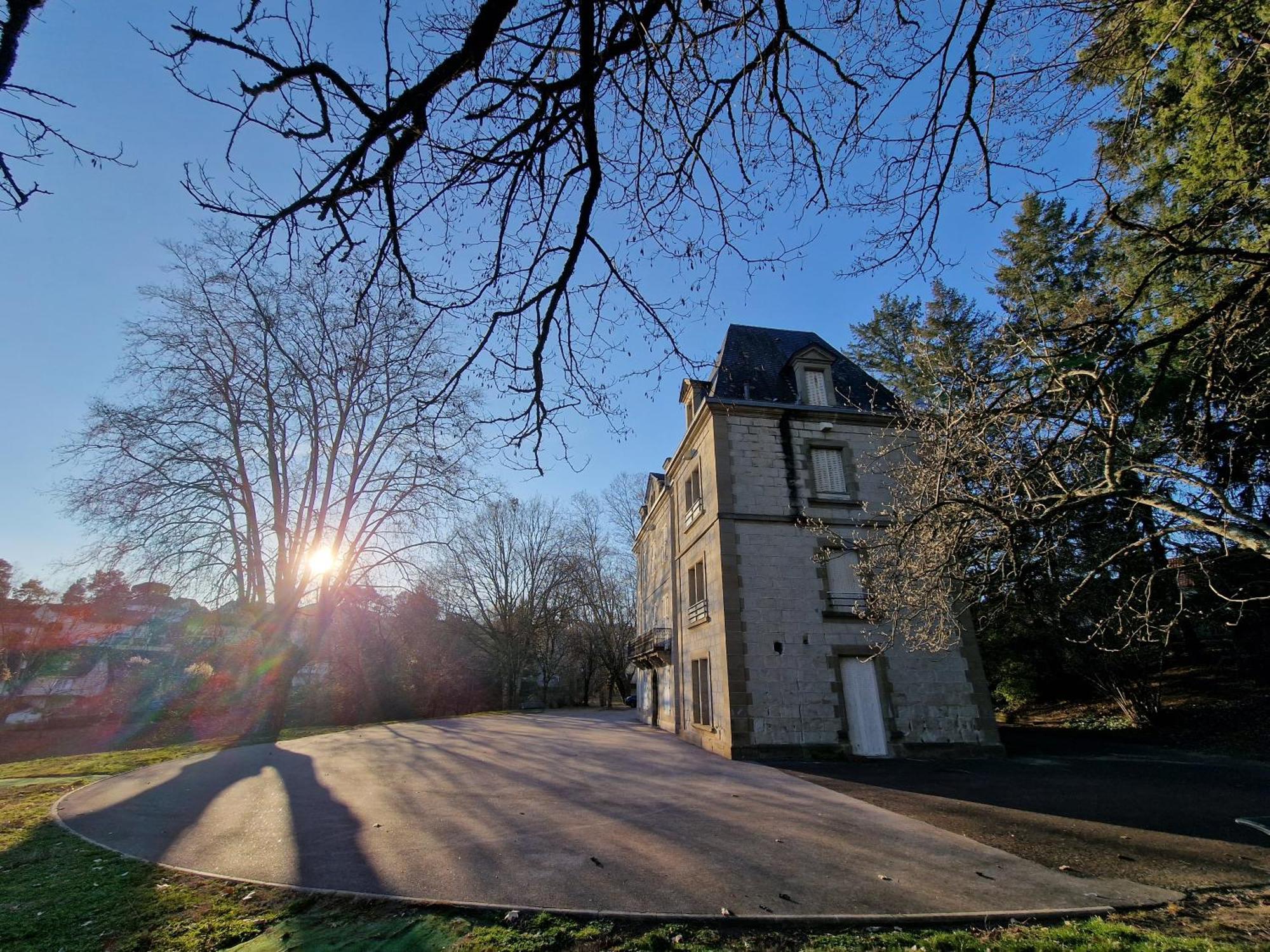 Апартаменты Chateau De Serignac Malemort Экстерьер фото